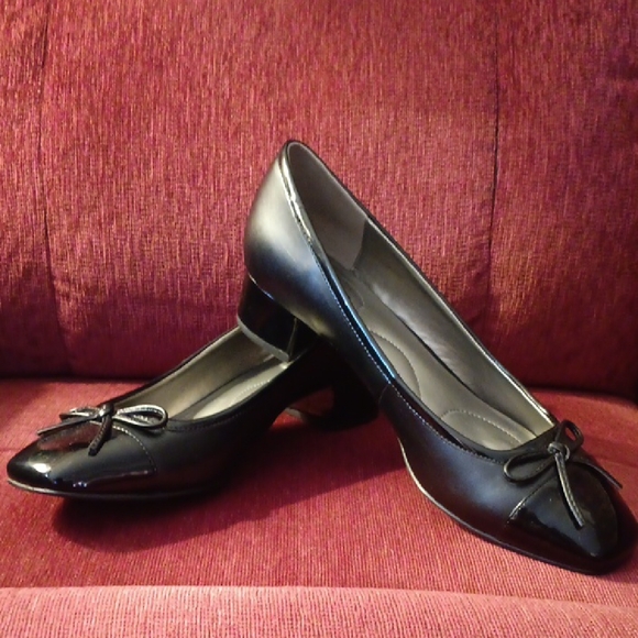 Bandolino Shoes - Bandolino Black Pumps with Bow Accent